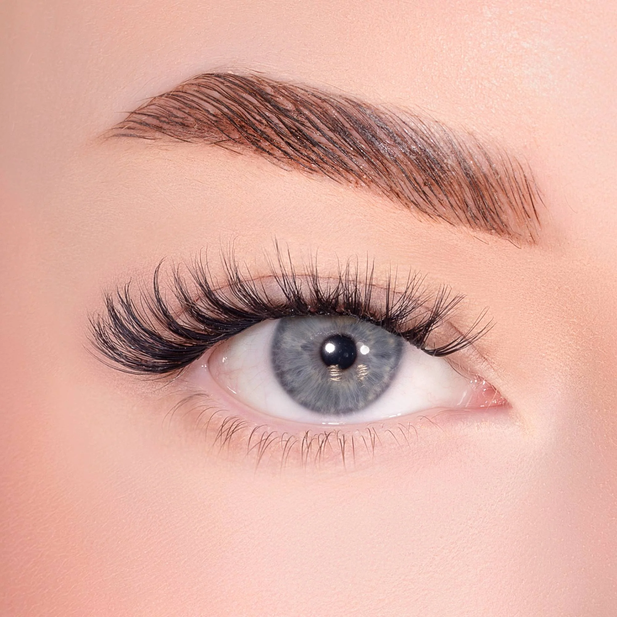 Bold Definition Pre-Glued Lashes Set - Image 4