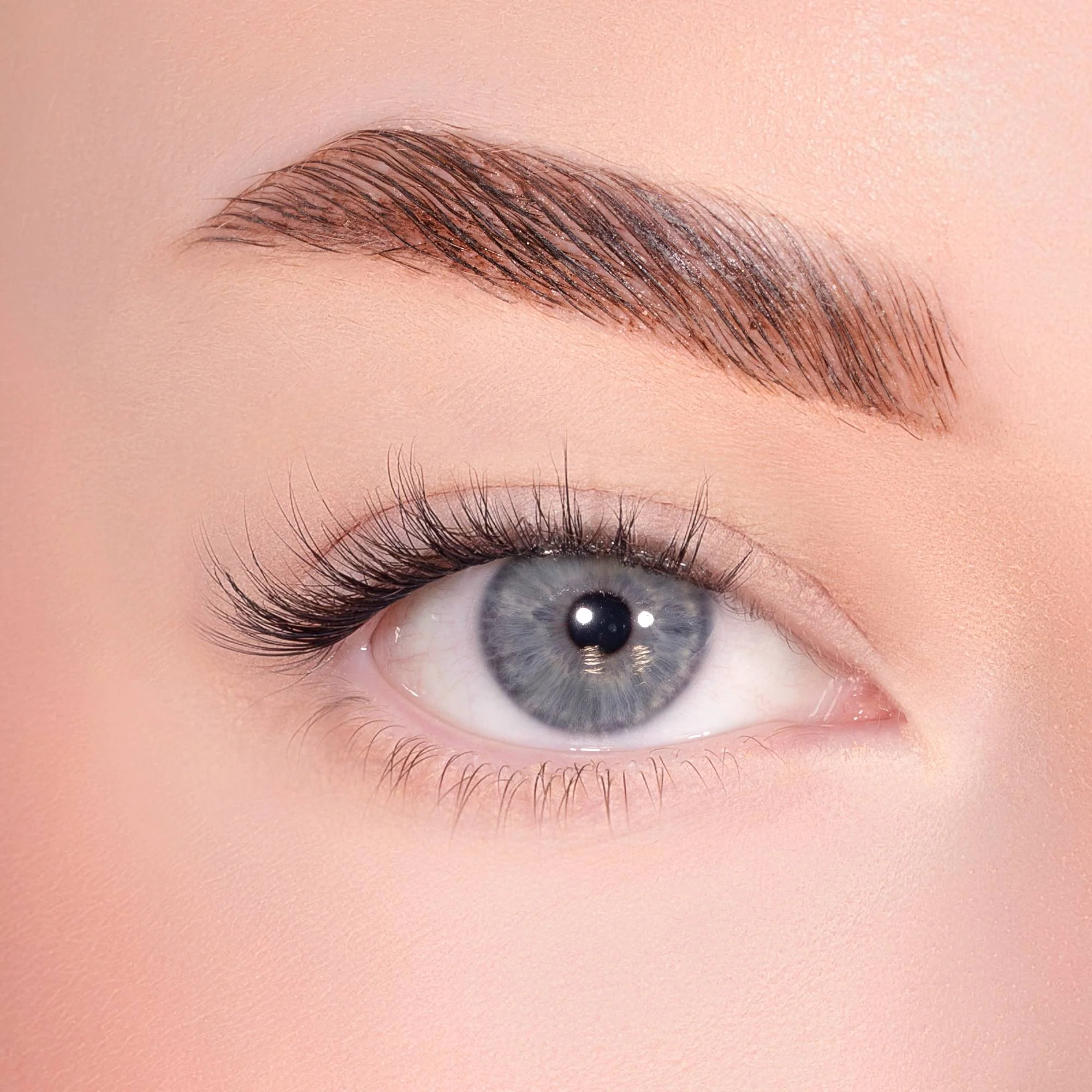 Feathered Pre-Glued Lashes Set - Image 4